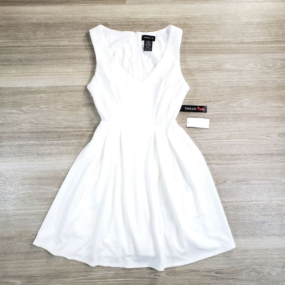 NWT Teeze Me White Skater Mini Dress V-Neck - Picture 4 of 13